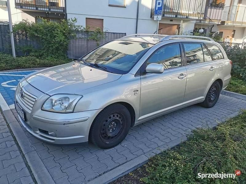 Złoty Używany 2004 Toyota Avensis Kombi | 7300 zł (Uczciwa cena) - Obraz 1/4