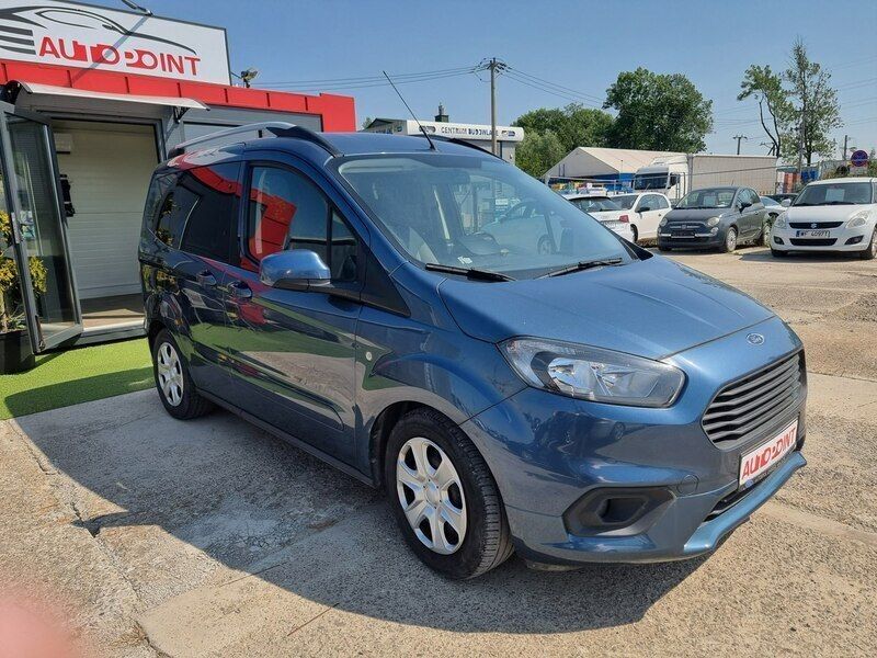 Używany Ford Tourneo Courier 101 KM (74 kW) 2019 Niebieski Minivan