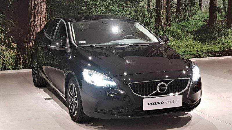 Używany Volvo V40 150 KM (110 kW) 2018 Szary Kombi