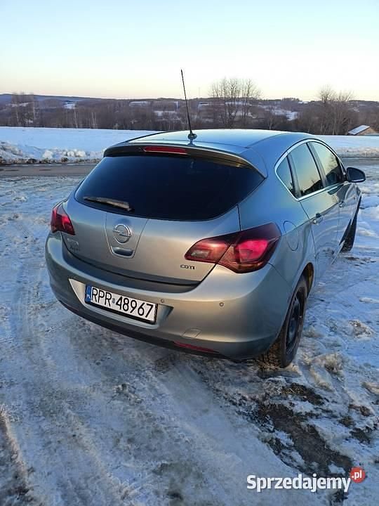 Używany Opel Astra 2010 Szary Hatchback