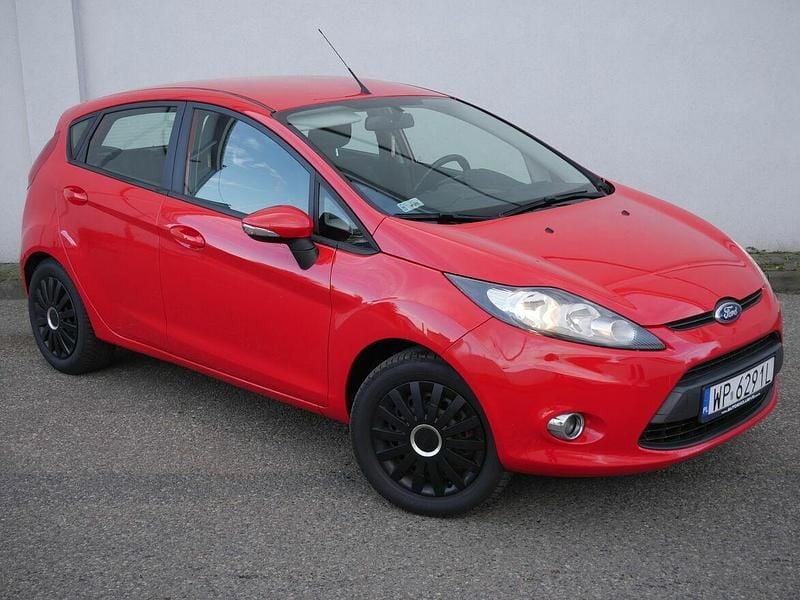 Używany Ford Fiesta 82 KM (60 kW) 2012 Czerwony Hatchback
