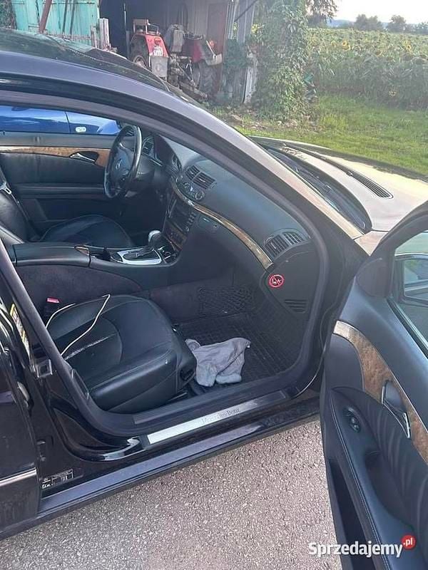 Używany 2004 Mercedes E320 | 20 000 zł - Obraz 1/4