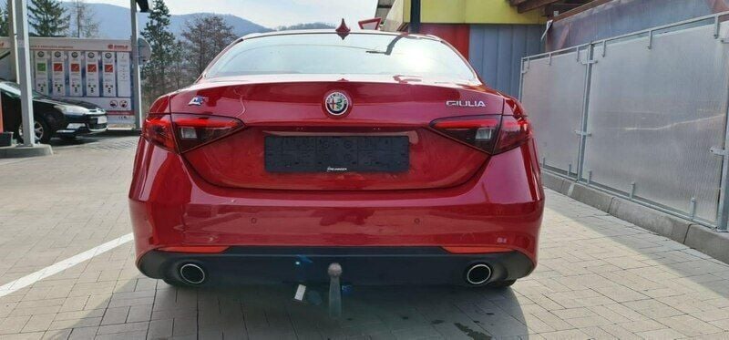 Używany Alfa Romeo Giulia 180 KM (132 kW) 2016 Czerwony Sedan/Limuzyna