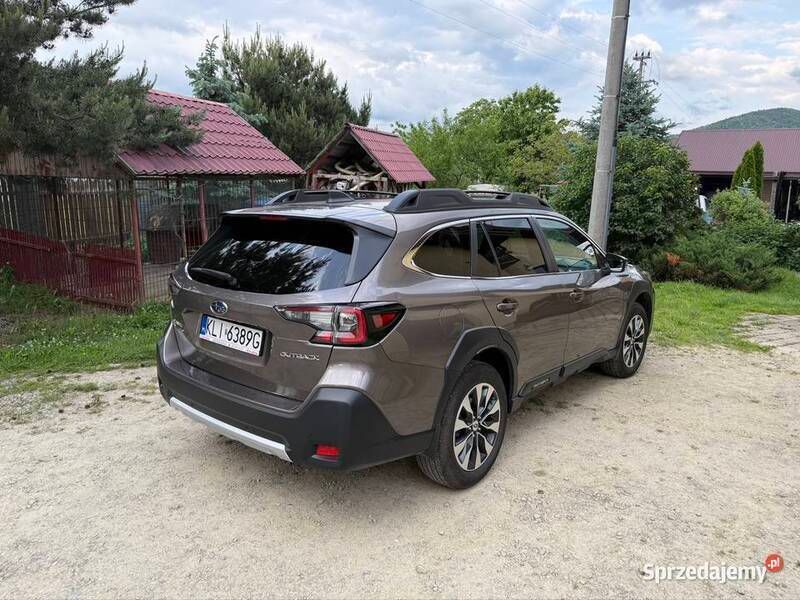 Używany Subaru Outback 169 KM (124 kW) 2023 Brązowy SUV