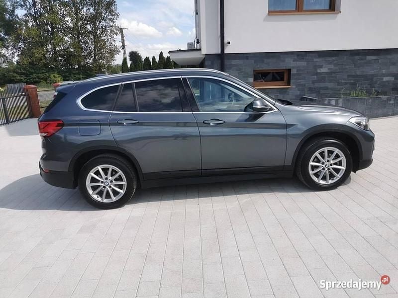 Grafitowy Używany 2020 BMW X1 Comfort Edition SUV | 94 900 zł - Obraz 1/4