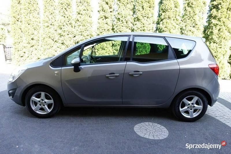 Używany Opel Meriva 101 KM (74 kW) 2012 Brązowy Minivan
