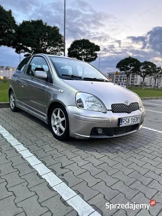 Brązowy Używany 2004 Toyota Yaris Hatchback | 7000 zł (Drogi) - Obraz 1/4