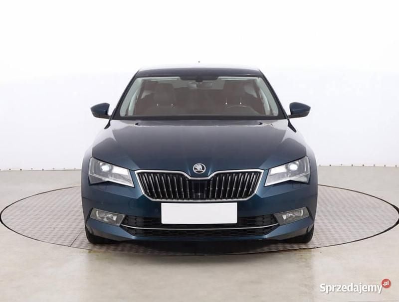 Używany Skoda Superb 190 KM (139 kW) 2017 Niebieski Hatchback