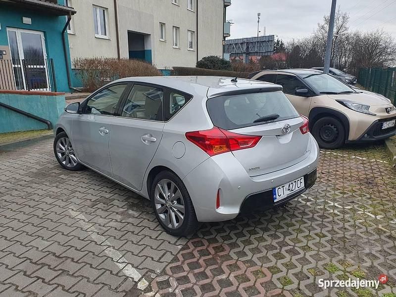 Używany Toyota Auris Multidrive S 2013 Srebrny Hatchback