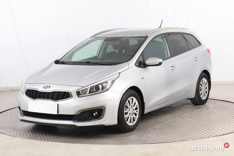 Używany Kia Ceed 135 KM (99 kW) 2015 Srebrny Hatchback