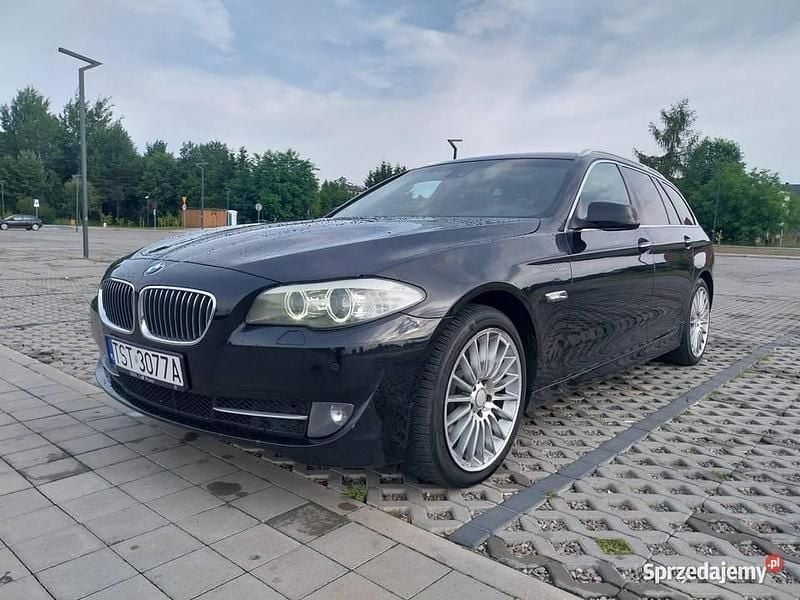 Czarny Używany 2010 BMW 520 Kombi | 34 000 zł (Uczciwa cena) - Obraz 1/4