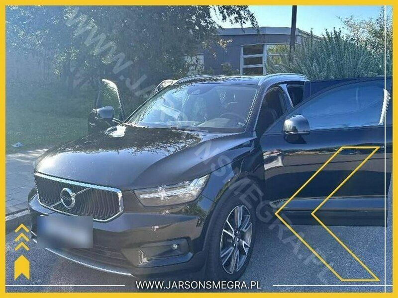 Czarny Używany 2019 Volvo XC40 SUV | 91 650 zł (Uczciwa cena) - Obraz 1/4