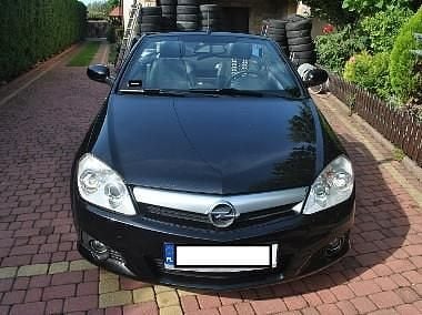 Czarny Używany 2006 Opel Tigra Kabriolet | 12 700 zł - Obraz 1/4