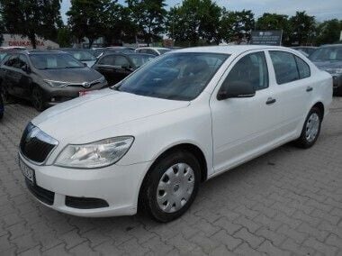 Biały Używany 2010 Skoda Octavia Hatchback | 16 500 zł (Uczciwa cena) - Obraz 1/4