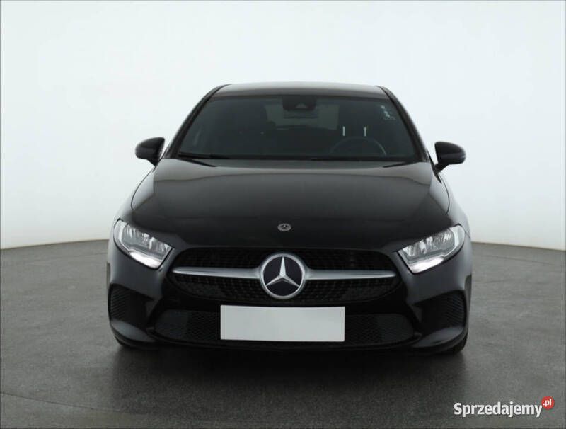 Czarny Używany 2019 Mercedes A160 Hatchback | 71 499 zł (Uczciwa cena) - Obraz 1/4