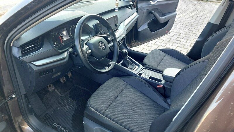 Używany Skoda Octavia 150 KM (110 kW) 2021 Brązowy (metalik) Sedan/Limuzyna