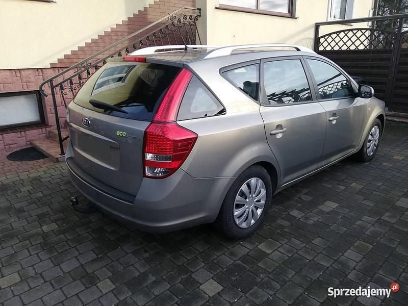 Używany Kia Ceed 2011 Beżowy Hatchback