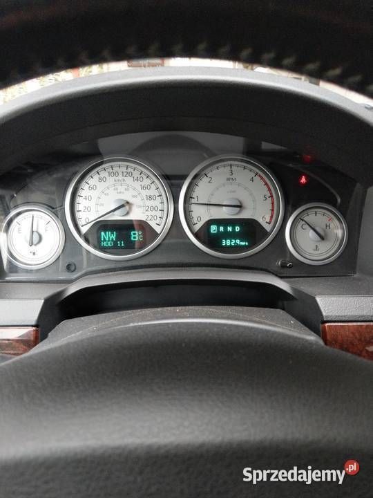 Używany Chrysler Town & Country 2010 Srebrny Minivan