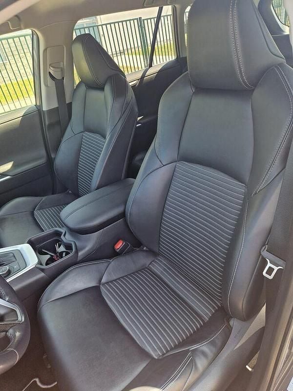 Szary Używany 2019 Toyota RAV4 SUV | 114 900 zł (Drogi) - Obraz 1/4