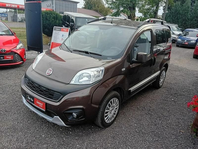 Brązowy Używany 2018 Fiat Qubo Trekking Minivan | 32 900 zł - Obraz 1/4