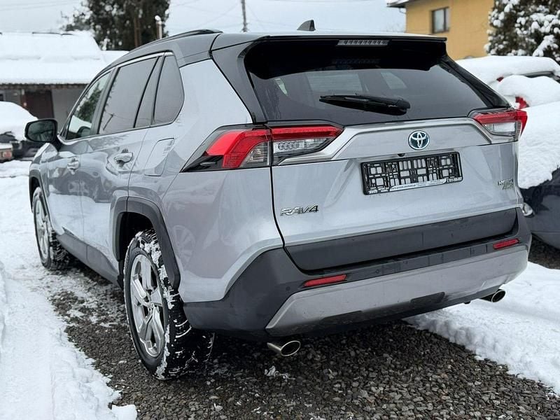 Używany Toyota RAV4 Hybrid 222 KM (163 kW) 2020 Srebrny SUV