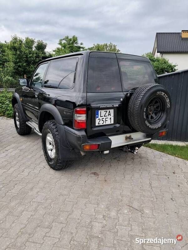 Czarny Używany 2002 Nissan Patrol SUV | 44 000 zł (Dość drogi) - Obraz 1/4