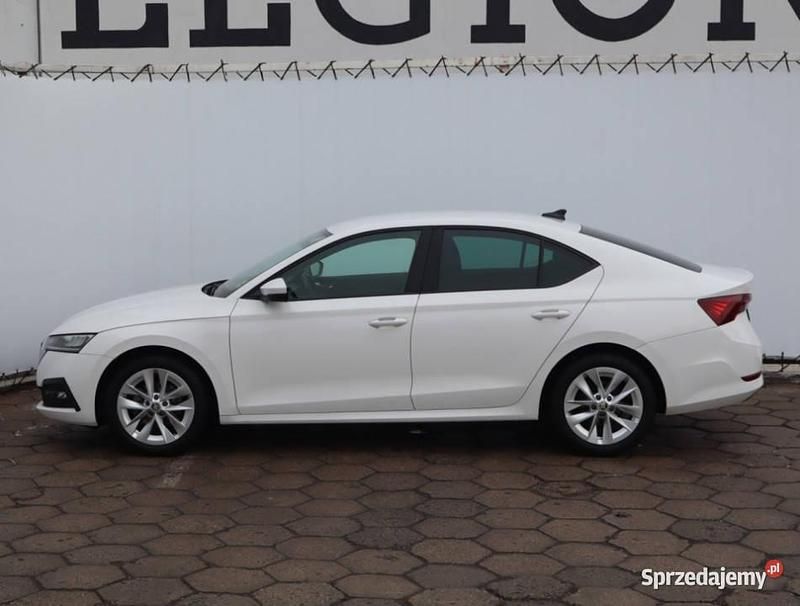 Używany Skoda Octavia 150 KM (110 kW) 2021 Biały Hatchback