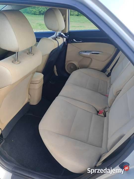Używany Honda Civic 140 KM (102 kW) 2007 Beżowy Sedan/Limuzyna