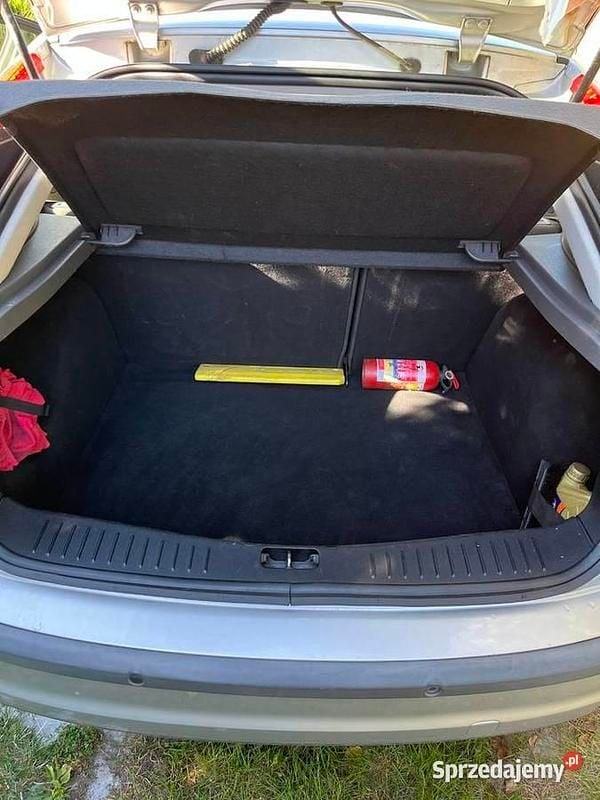 Używany Ford Focus 2006 Srebrny Hatchback