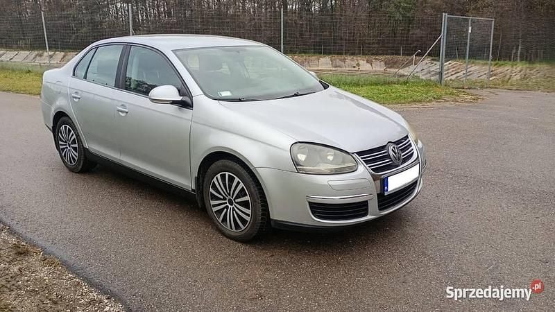 Srebrny Używany 2005 VW Jetta Sedan/Limuzyna | 7900 zł (Drogi) - Obraz 1/4