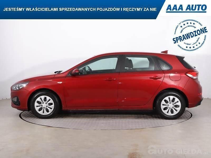 Używany Hyundai i30 2021 Czerwony