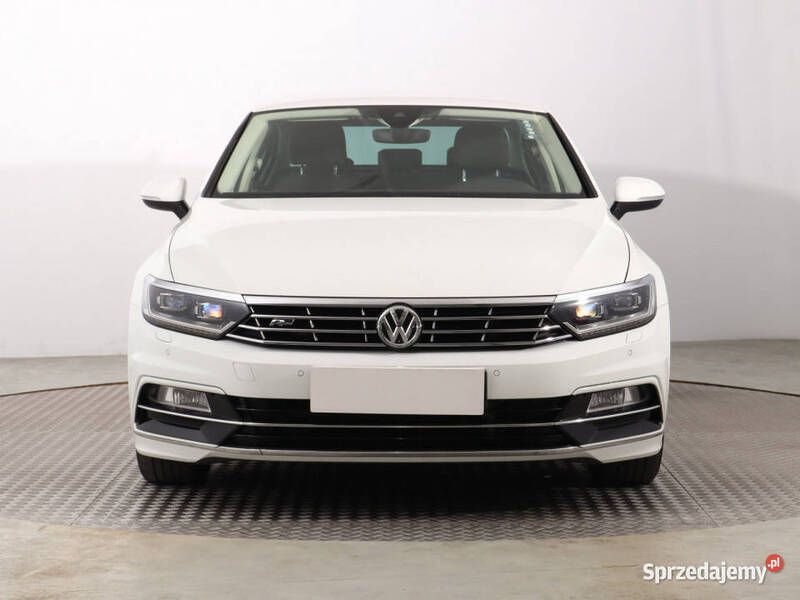 Biały Używany 2018 VW Passat Sedan/Limuzyna | 71 999 zł (Uczciwa cena) - Obraz 1/4