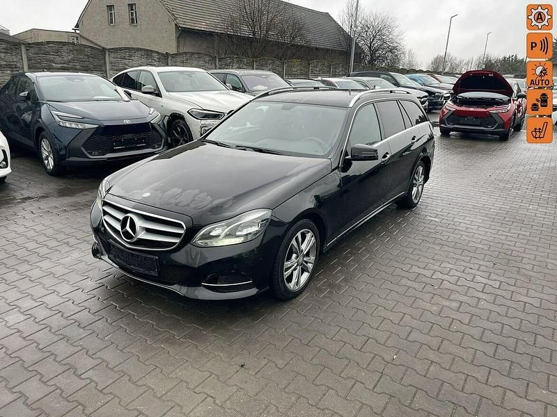 Czarny (metalik) Używany 2014 Mercedes E350 Kombi | 35 900 zł - Obraz 1/4