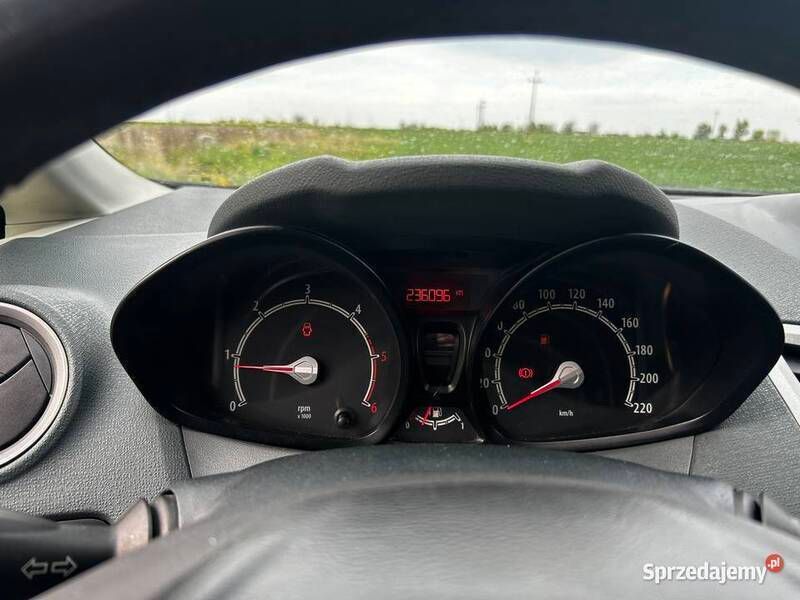 Używany Ford Fiesta 2009 Czarny Hatchback