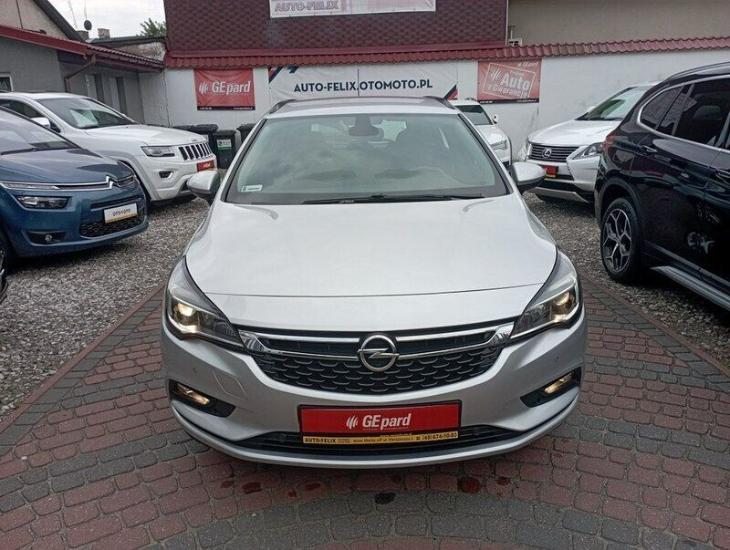 Używany Opel Astra 150 KM (110 kW) 2018 Srebrny (metalik) Sedan/Limuzyna