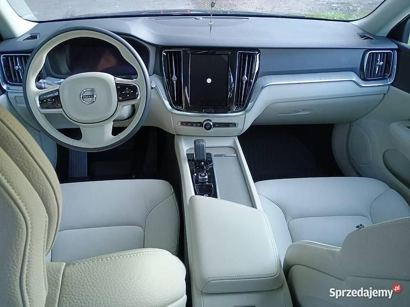 Używany Volvo V60 Core 2023 Kombi