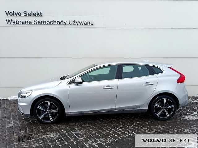 Używany Volvo V40 152 KM (111 kW) 2019 Srebrny