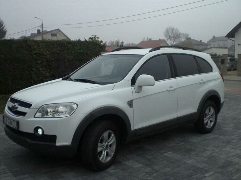 Biały Używany 2010 Chevrolet Captiva SUV | 24 800 zł (Dość drogi) - Obraz 1/4