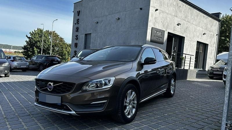 Brązowy Używany 2015 Volvo V60 CC Kombi | 48 000 zł (Uczciwa cena) - Obraz 1/4