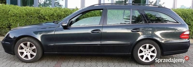 Granatowy Używany 2004 Mercedes E200 Kombi | 14 900 zł - Obraz 1/4