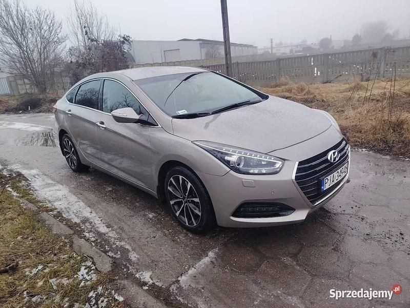 Używany Hyundai i40 2015 Srebrny Sedan/Limuzyna