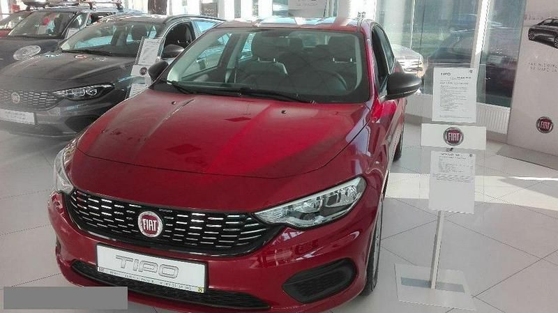 Czerwony (metalik) Używany 2018 Fiat Tipo Sedan/Limuzyna | 49 550 zł (Dość drogi) - Obraz 1/1