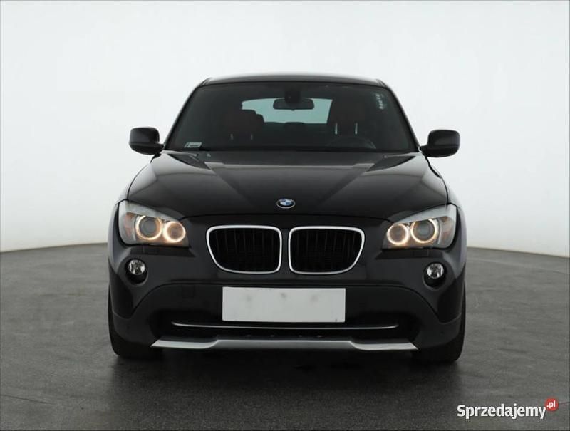 Czarny Używany 2011 BMW X1 SUV | 34 999 zł (Uczciwa cena) - Obraz 1/4