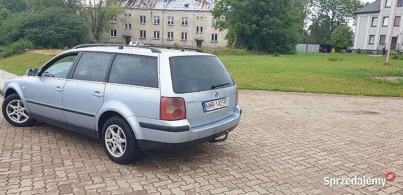 Srebrny Używany 2004 VW Passat Kombi | 4400 zł (Uczciwa cena) - Obraz 1/4