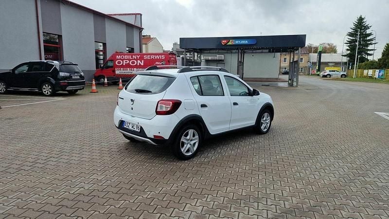 Używany Dacia Sandero Stepway 90 KM (66 kW) 2014 Biały Hatchback
