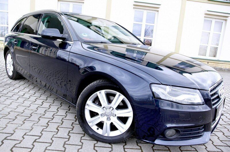 Używany Audi A4 140 KM (102 kW) 2011 Niebieski ciemny (metalik, perła) Sedan/Limuzyna