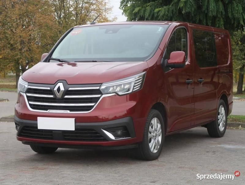 Używany Renault Trafic 150 KM (110 kW) 2023 Bordowy Minivan