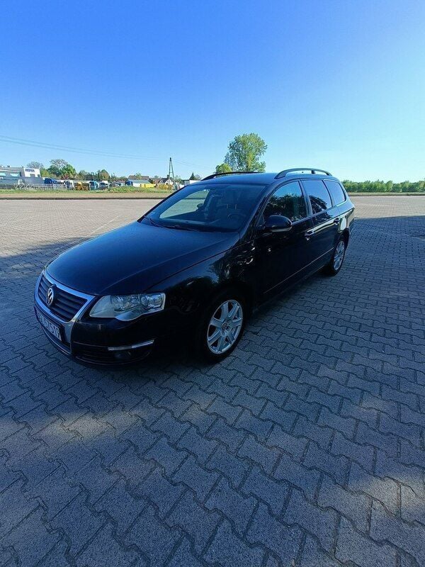 Czarny Używany 2006 VW Passat Kombi | 9900 zł (Uczciwa cena) - Obraz 1/4