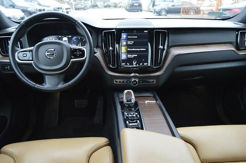 Używany Volvo XC60 197 KM (144 kW) 2019 Czarny (metalik) SUV