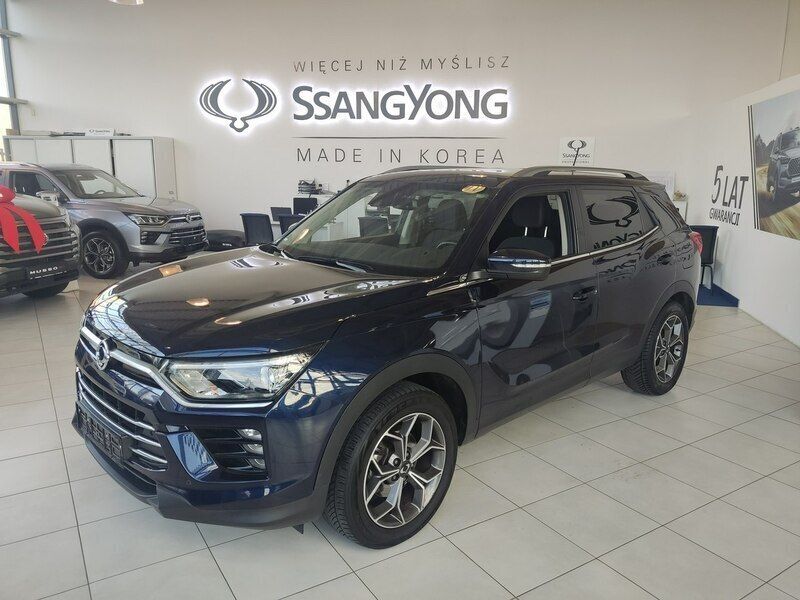 Niebieski ciemny (metalik) Używany 2022 Ssangyong Korando SUV | 95 000 zł (Dość drogi) - Obraz 1/4